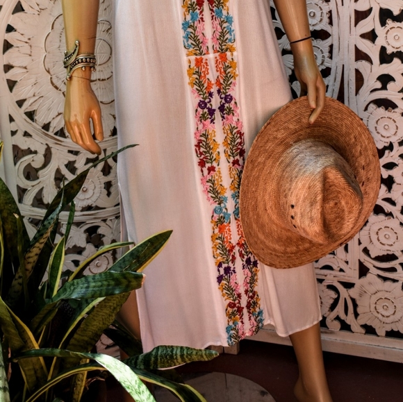 Embroidered gauze kaftan with side slits - Picture 4 of 4